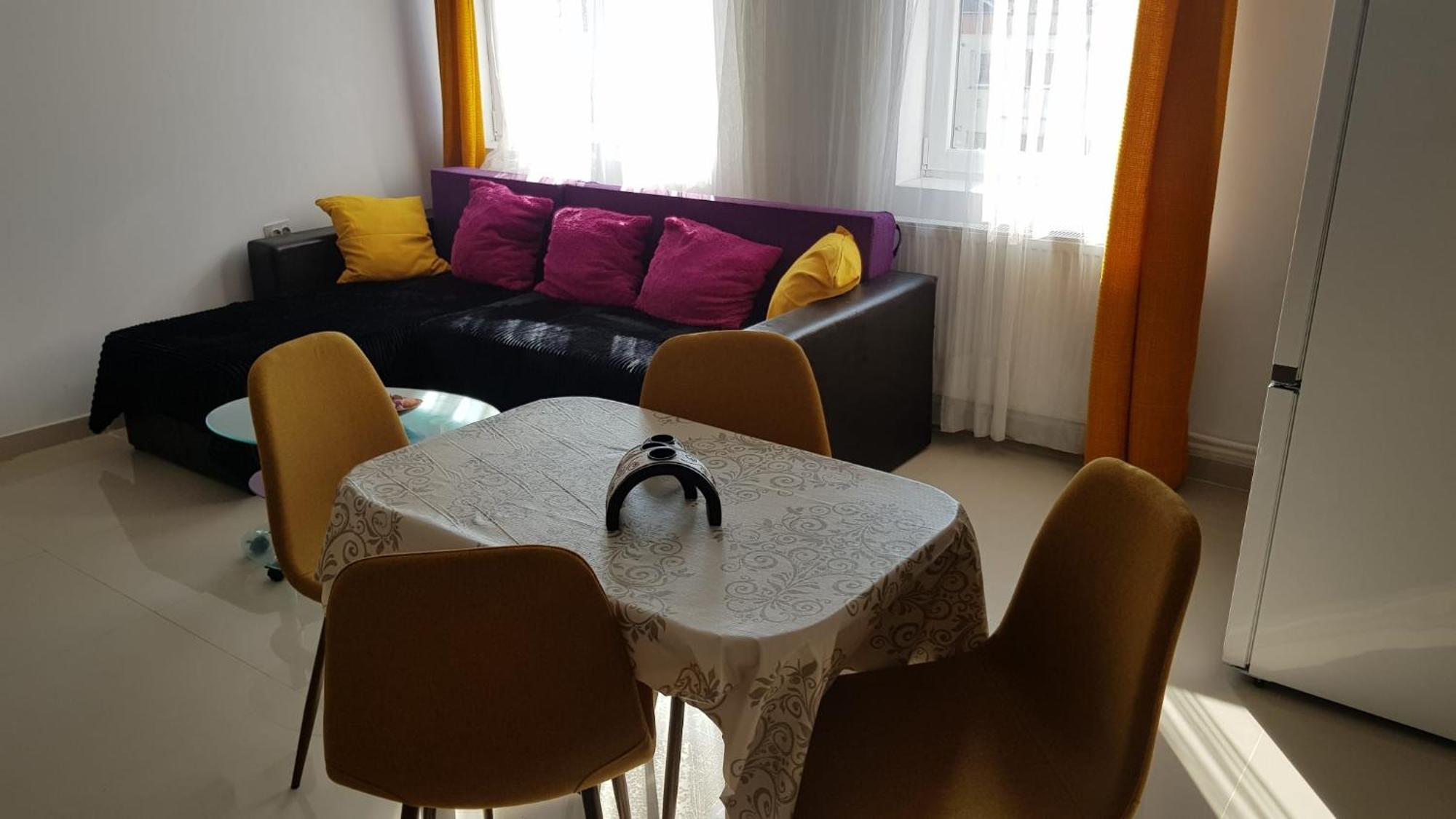 Cosy 2 Bedroom Apartment In New Town Брашов Екстер'єр фото