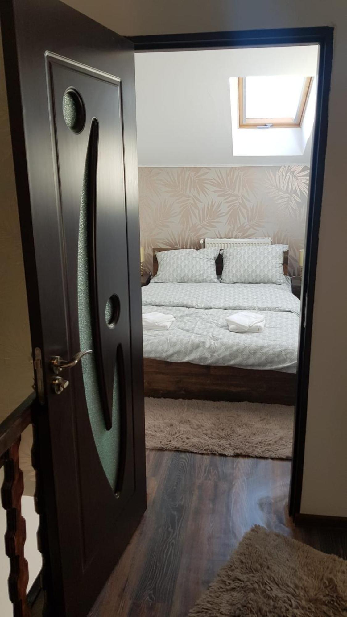 Cosy 2 Bedroom Apartment In New Town Брашов Екстер'єр фото